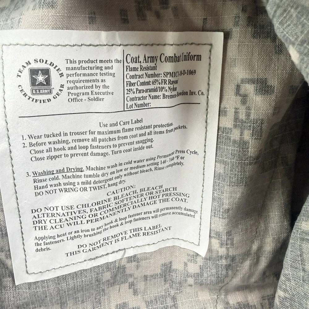 Army Combat Uniform Flame Resistant Coat Medium Reg UCP Digital Camouflage NEW
